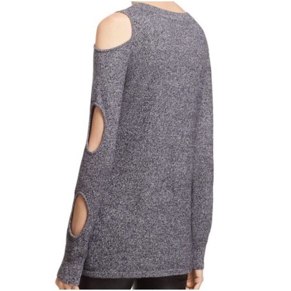 Aqua Women's Gray Cashmere Medium Twist Circle Arm Cutout Cashmere Sweater - Picture 12 of 12